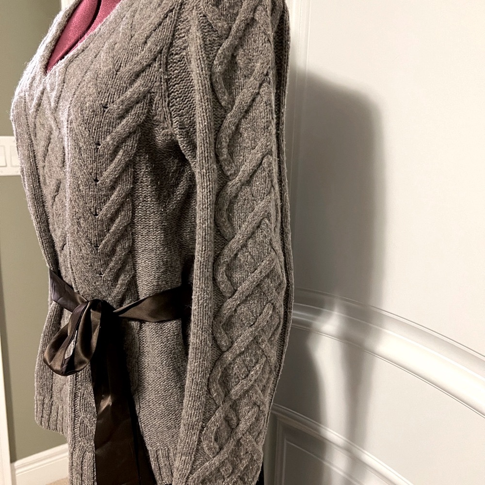 One of a kind Vintage 1990’s Gap wool blend V Neck cable sweater size L